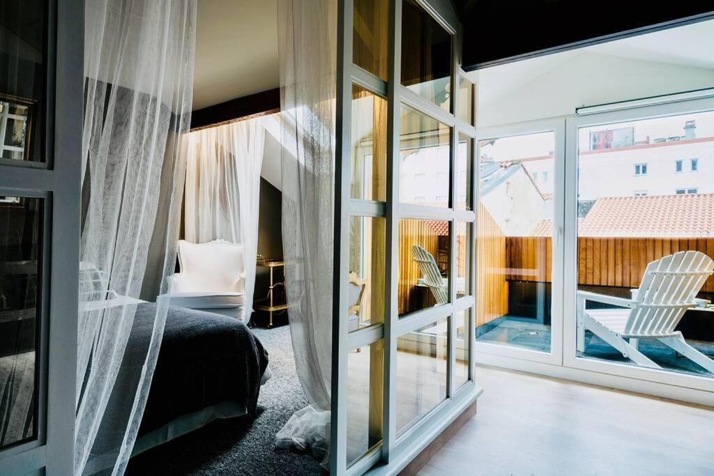 Apartment Sweet Surrender *
